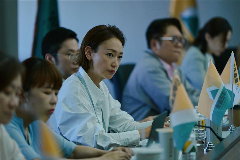 Netflix《人選之人》第2季回歸開拍 - 潘慧如飾錢怡萍。(圖/Netflix提供)