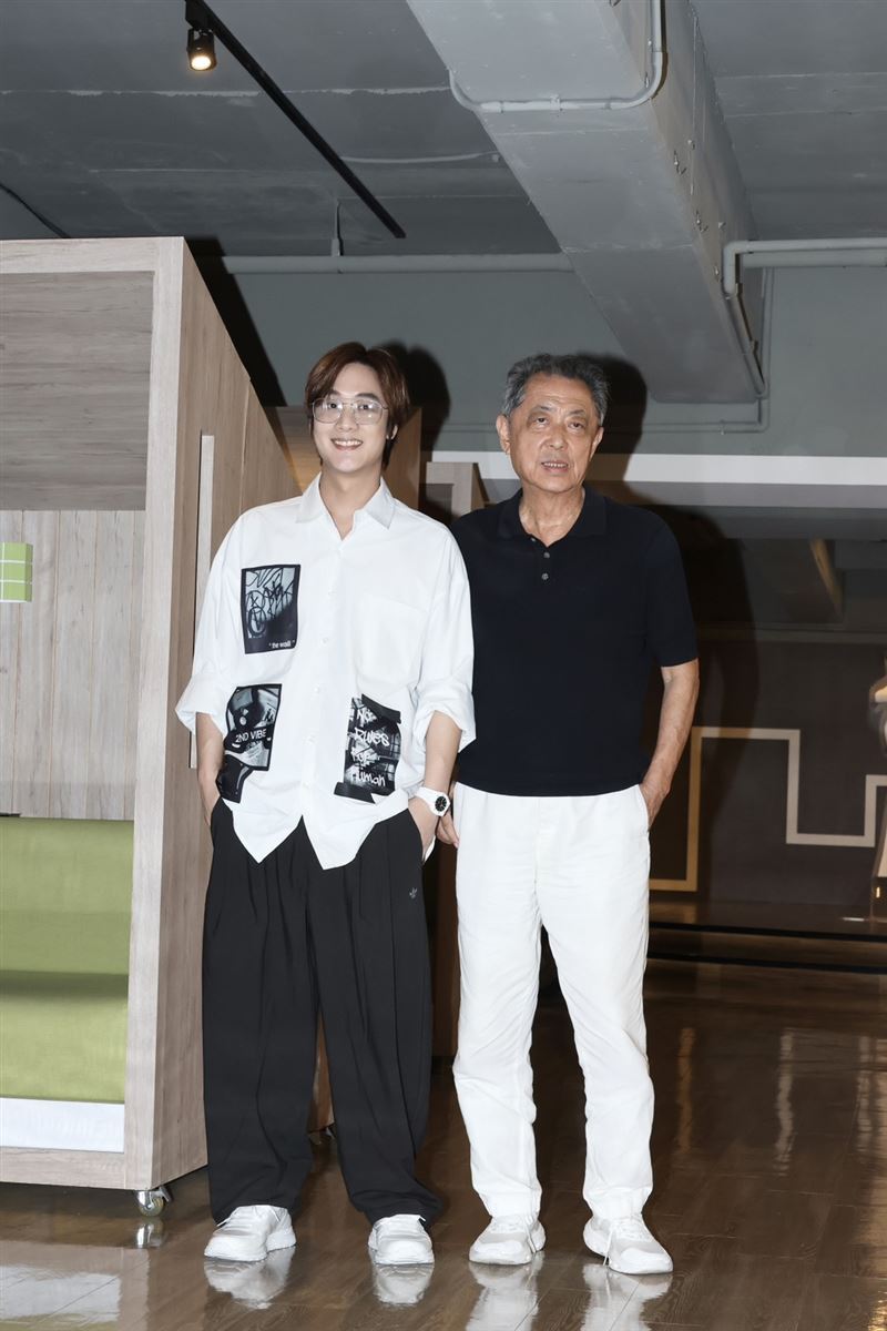 朱延平與那對夫妻Kim出席AI活動。（圖／記者田俊彥攝影）