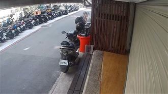 台北東區驚見丟磚阿伯！犯案過程全被拍