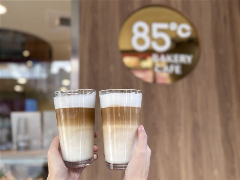85℃指定8款果咖任選第二杯半價。(圖/85℃提供)