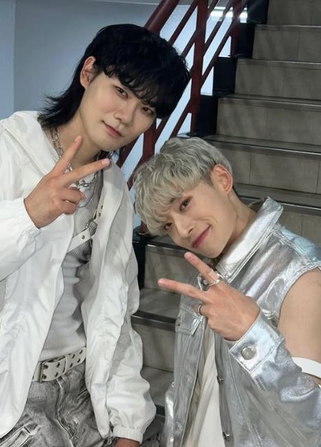2024年6月與Needmorecash（左）共組雙人團體「갤럭시 키즈（Galaxy Kids）」出道的隊友158mcm（右），隨後也緊急發表聲明怒斥暴力行為。（圖／翻攝自IG @galaxykids_official）