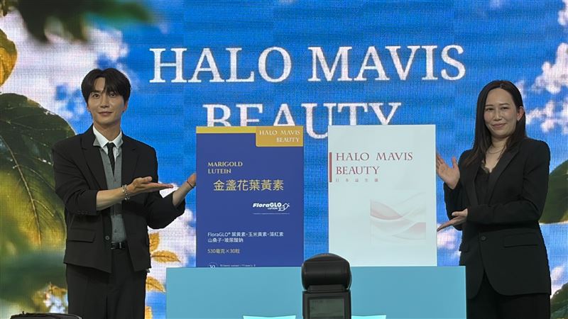 瑪菲司(右)分享與利特(左)合作趣事。(圖/記者徐珮華攝影)