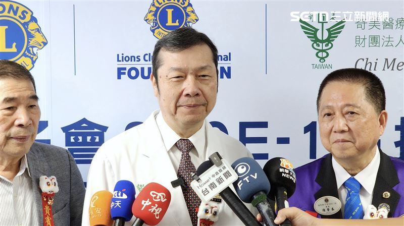 奇美醫院院長林宏榮指出,偏鄉醫療核心在於團隊主動走入社區,未來將善用這批設備提供即時評估與照護,打通醫療服務的最後一哩路。(圖/奇美醫院提供)