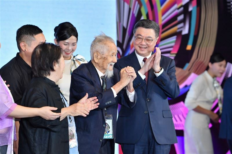 行政院長卓榮泰今(30)日出席第7屆「國家文化資產保存獎」頒獎典禮。(圖/行政院提供)