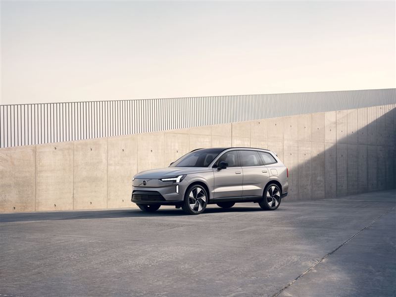Volvo EX90外觀延續Volvo簡約北歐風格。(圖/Volvo提供)