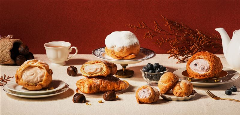 秋日甜點餐桌開席!beard papa’s「法式栗子泡芙」濃郁登場,另有萬聖節限定口味驚喜接棒。(圖/品牌業者提供)