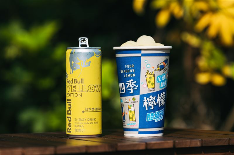 全家便利商店限量推出 Red Bull 聯名杯身,於活動期間購買Red Bull 250ml全系列商品,搭配全家酷繽球即可享合購價89元。(圖/品牌業者提供)