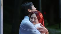 不是結婚4年總裁尪　吳申梅緊摟大咖影帝