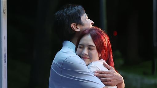 不是結婚4年總裁尪　吳申梅緊摟大咖影帝