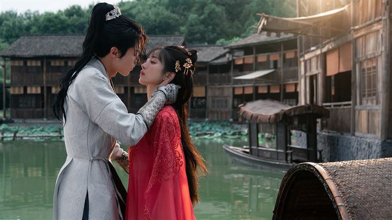 王鶴棣、田曦薇《大奉打更人》首次合作默契十足。(圖/中天綜合台提供)