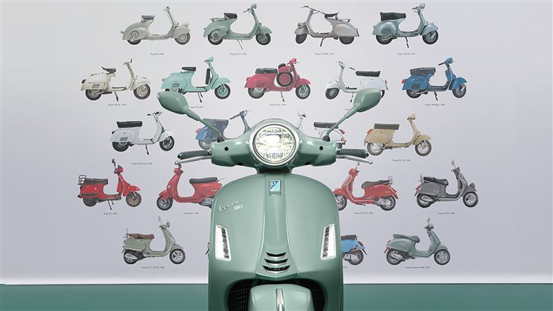 粉彩綠車色,向1946年首款量產Vespa 98致敬。(圖/Vespa提供)