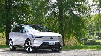 不拚馬力卻讓人上癮　Volvo EX90試駕揭密