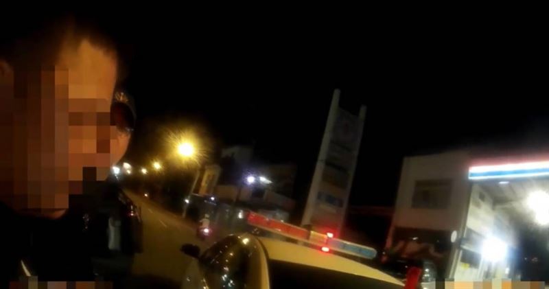 陳姓外籍移工在台逃逸11年,近日因酒後心虛遭警方發現、逮捕送辦。(圖/翻攝畫面)