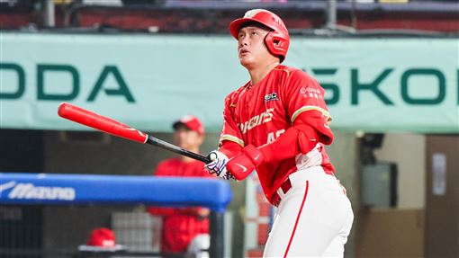 劉基鴻單場3安還開轟　龍隊晉級台灣大賽