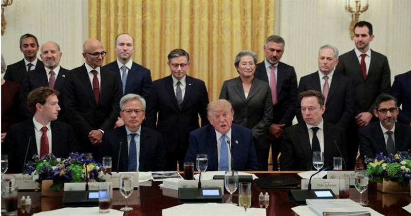 美國總統川普(Donald Trump)當地時間29日在白宮會見多名科技巨頭高層。(圖/達志/路透社)