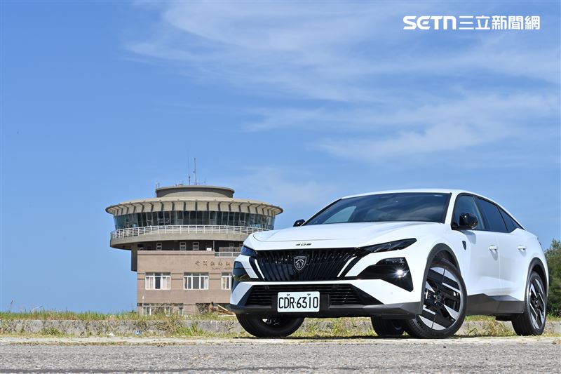 2027 Peugeot 408 Hybrid 1.2 GT Focal。(記者鍾釗榛攝影)