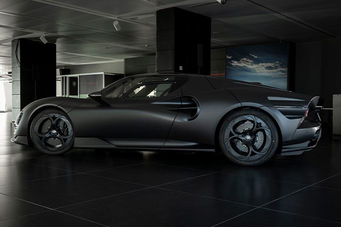 愛快羅密歐33 Stradale Perla Nera耗時約3年打造。(翻攝/Alfa Romeo網站)