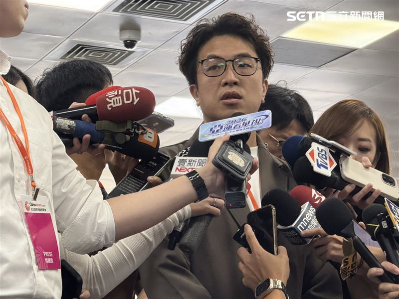 民進黨台北市長參選人沈伯洋出席「第七屆台北國際照顧博覽會」前受訪(圖/記者劉秀敏攝影)