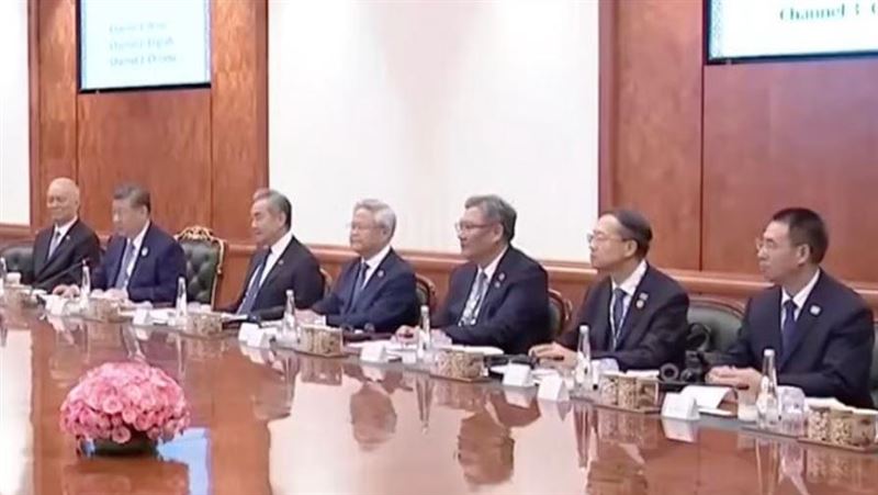 穿中山裝！習近平神祕隨扈身分曝光