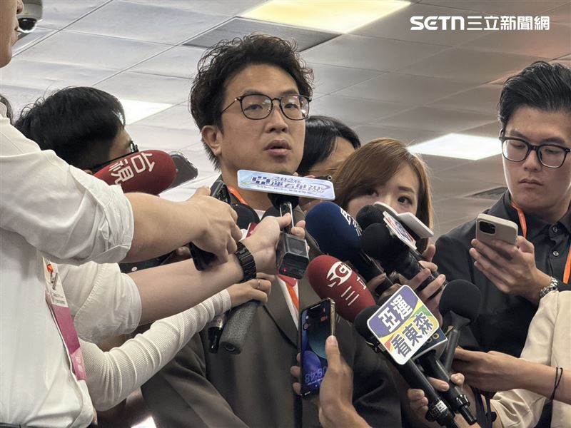 沈伯洋出席「第七屆台北國際照顧博覽會」前受訪(圖/記者劉秀敏攝影)