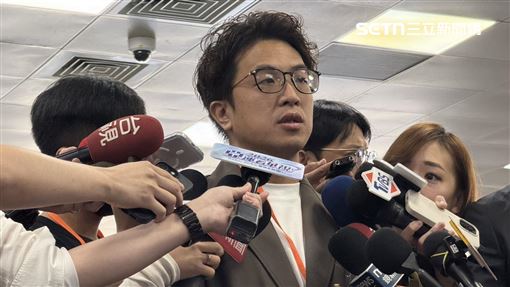 新聞封面