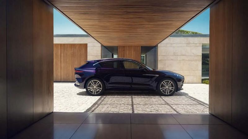Aston Martin DBX GT搭配全新22吋鍛造輪圈。(圖/翻攝Aston Martin網站)