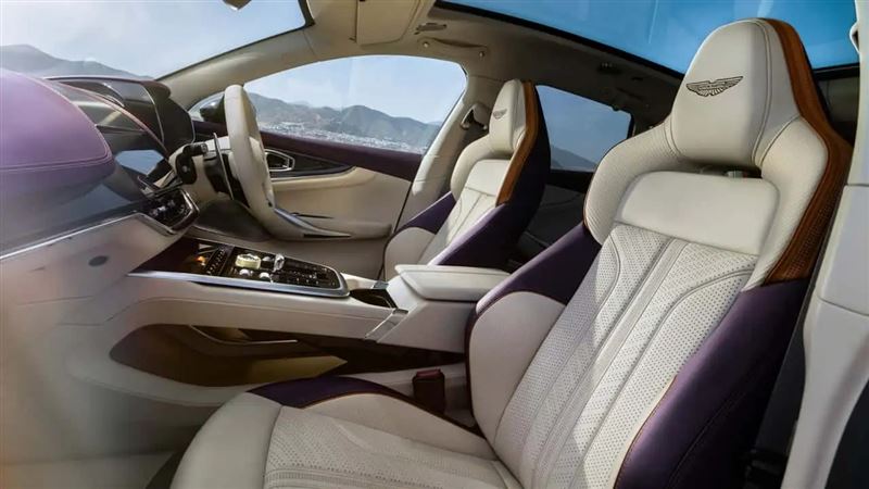 重新設計前後座椅,加厚泡棉並加入10mm記憶海綿。(圖/翻攝Aston Martin網站)