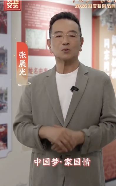 同樣參與節目的張晨光也拍攝國慶宣傳ID。(圖/翻攝自微博)