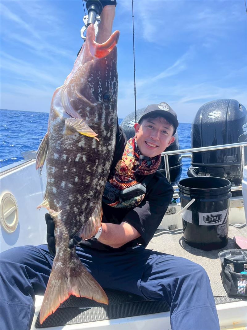 田舞陽接連釣中大魚。(圖/三立提供)