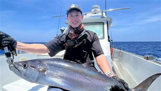 大到像恐龍　男星釣到「人生首尾魚」超狂