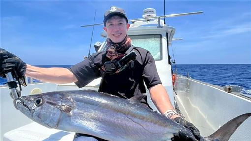 大到像恐龍　男星釣到「人生首尾魚」超狂