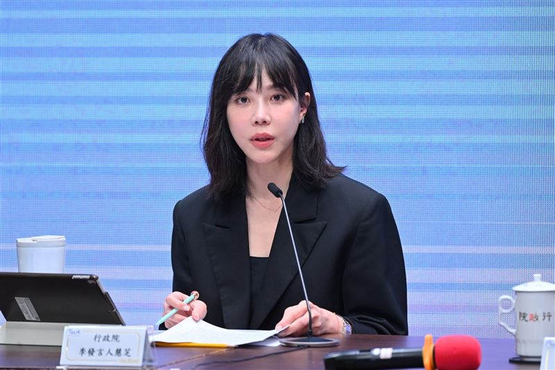行政院發言人李慧芝主持院會後記者會。(圖/行政院提供)