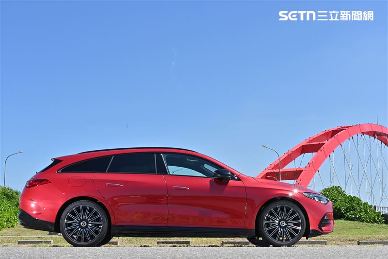 CLA 250+ Shooting Brake擁有低趴的車身與向後延伸的車頂線條。(圖/記者鍾釗榛攝影)