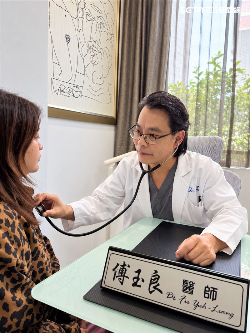傅玉良曾在台北榮總接受外科訓練並於嘉義聖馬爾定醫院擔任胸腔外科主任，前前後後執刀重症等案例十多年。（圖／傅玉良醫師提供）