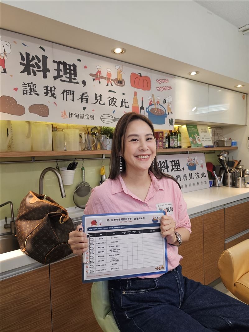 黃小柔今天出席廚藝比賽當評審。(圖/經紀人提供)