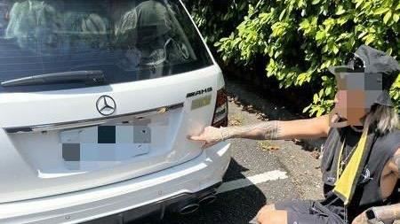 7旬翁國道追撞賓士！下車拄拐杖、要人扶