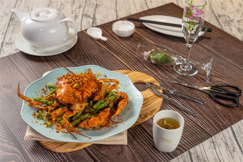福容福隆店-選用當令紅蟳入饌，集結歷年深受饕客喜愛的五道人氣料理，每道1,299元＋10％起。（圖／飯店旅宿業者提供）