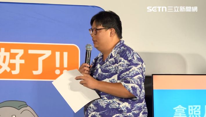 沈伯洋大安區肥皂箱活動,民眾上台提問。(圖/翻攝畫面)