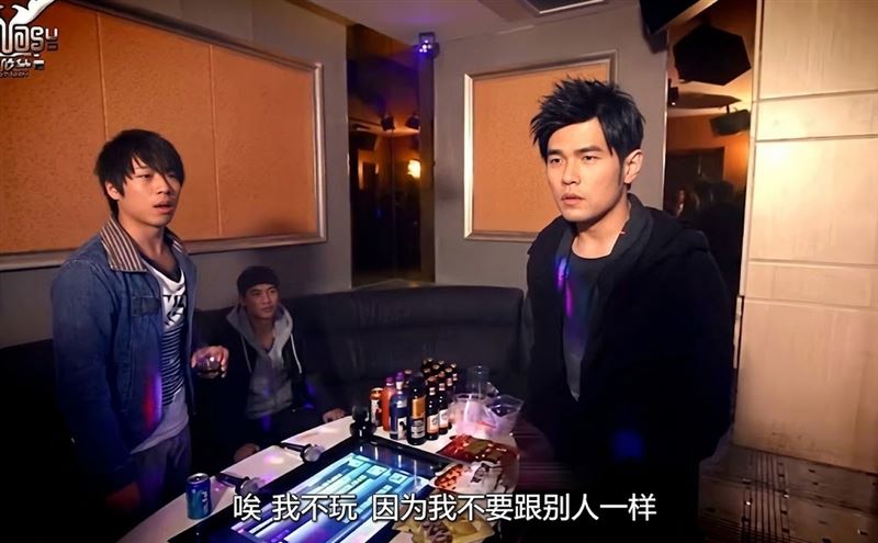 周杰倫過去錄製節目時,曾透露自己不玩微博,「因為我不要跟別人一樣。」(圖/翻攝自微博)