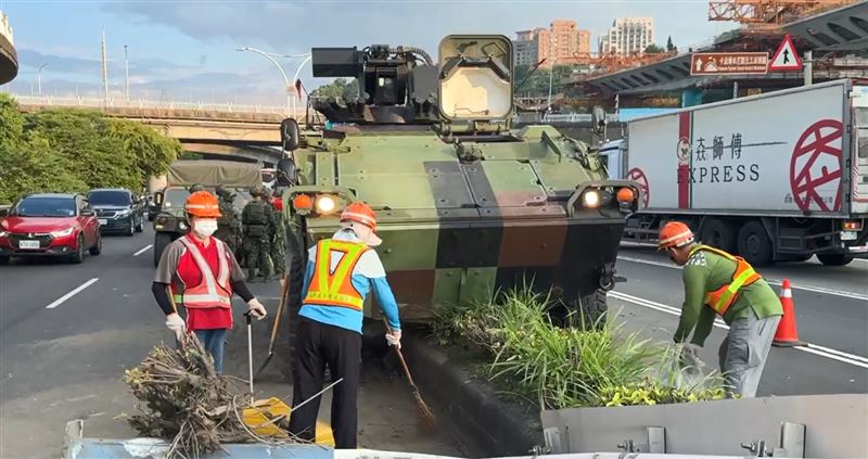 事故佔用往台北方向內側1車道,影響道路通行。(圖/翻攝畫面)