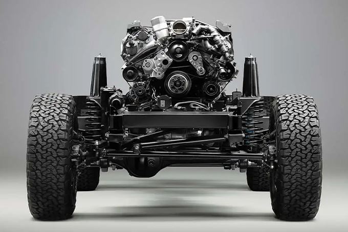 老Defender也能換上405匹V8引擎。（圖／翻攝JLR網站）