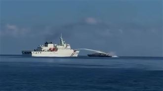 海巡出手了　射「水炮」驅離越界中國漁船