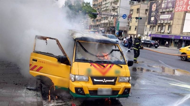 火燒車情形。(圖/翻攝畫面)
