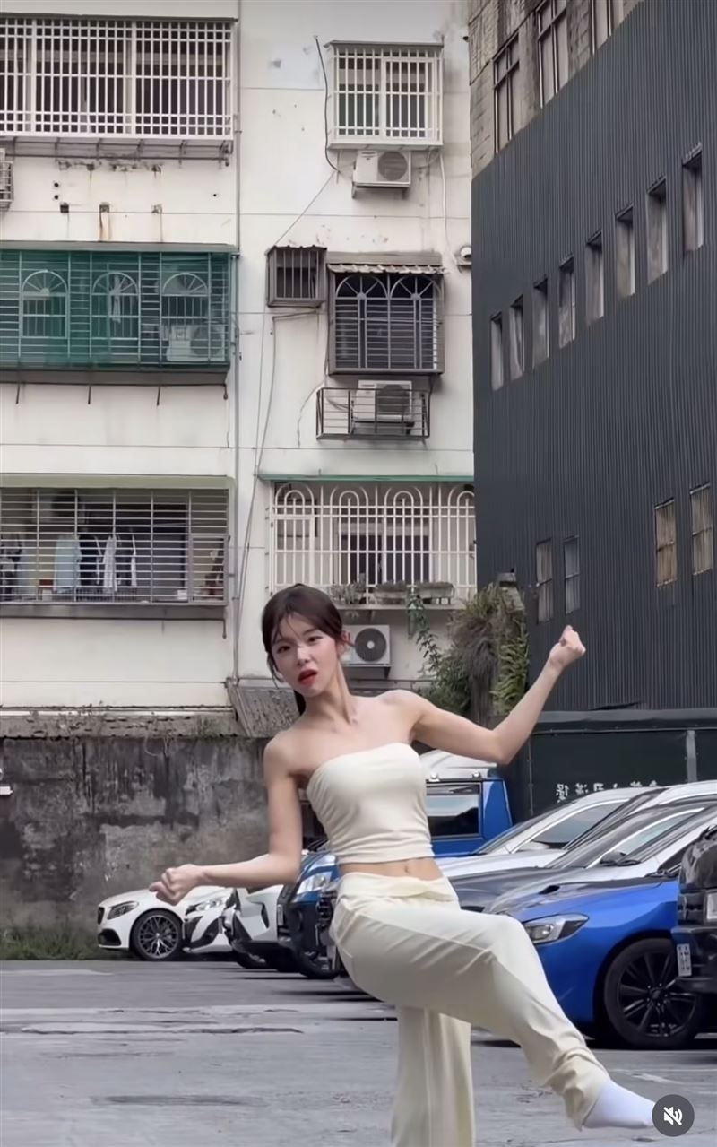 李多慧錯愕神情被拍。(圖/翻攝自IG)