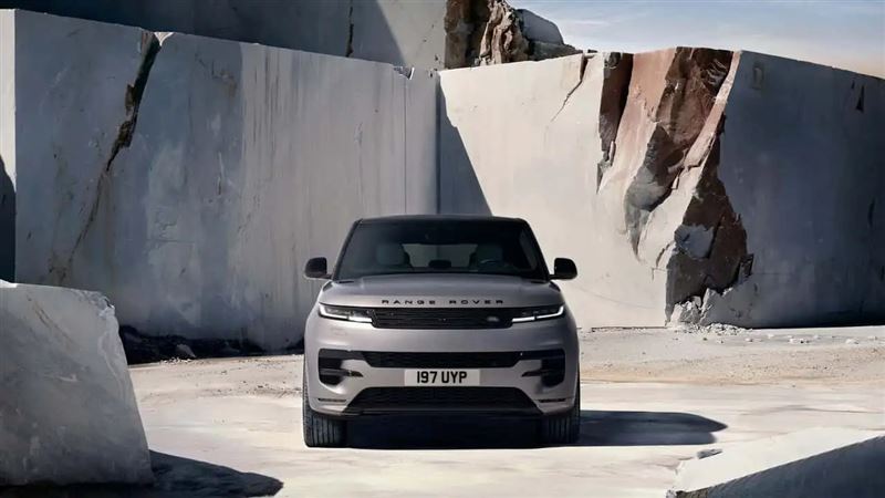 原廠特別把Range Rover Sport帶到義大利大理石採石場挑戰極限。(圖/翻攝JLR網站)