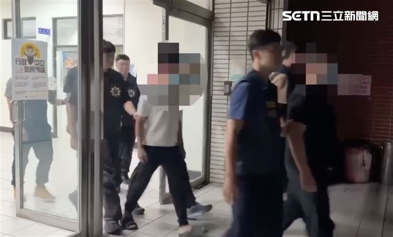 經漏夜偵訊後,眾人供詞彼此兜不攏,卻異口同聲否認動手,均稱只是旁觀,將所有責任推向穆男。(圖/翻攝畫面)