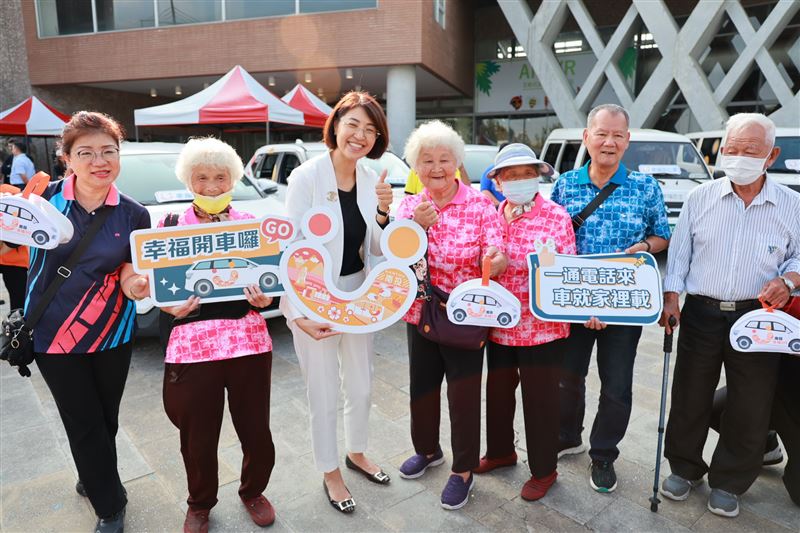 南投幸福巴士完成13鄉鎮市布建,完善偏鄉交通服務。(圖/南投縣政府提供)