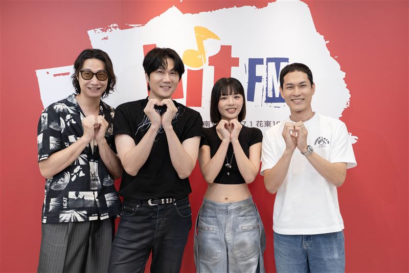 宇宙人睽違4年推出第6張創作專輯《Dear You》,日前作客「OH YA DJ」木木節目暢聊新專輯。(圖/Hit Fm聯播網)