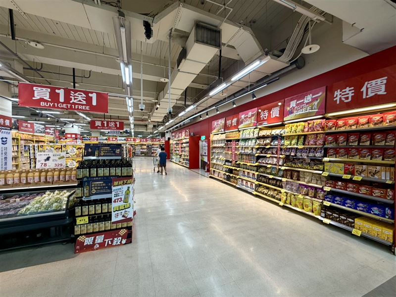 萬家福即日起超過160項商品買1送1。(圖/萬家福提供)
