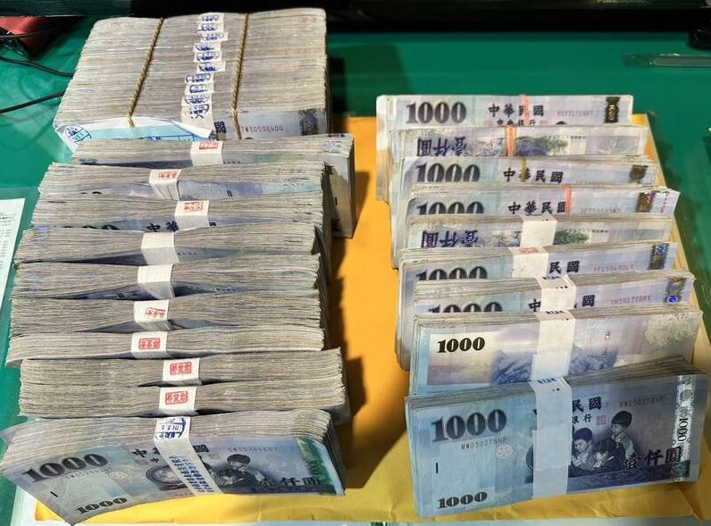 檢調從雲林蔡姓議員參選人的兄長車上搜出290萬現金,涉賄罪嫌重大,遭法院裁定收押禁見。(圖/雲林地檢署提供)